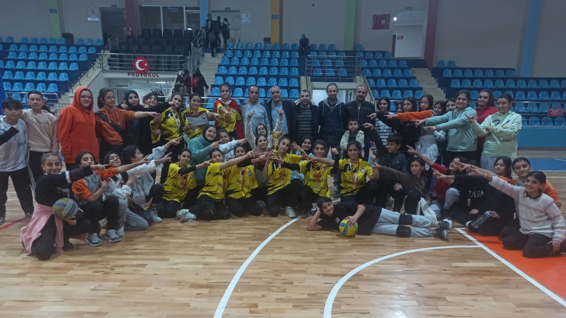 Gazi Ortaokulu Malatya Voleybol Şampiyonu